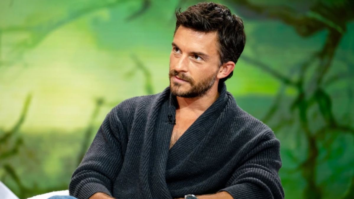 is jonathan bailey gay